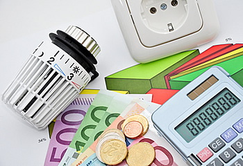 Imagebild Taschenrechner und Geld