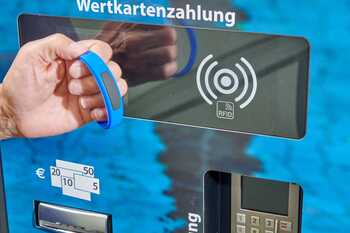 Kassenautomat im Hallenbad